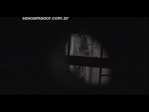 ❤️ 金發女郎被隱藏在空心磚後面的鄰居偷窺偷拍 ❌ 硬色情 在我們 ﹏